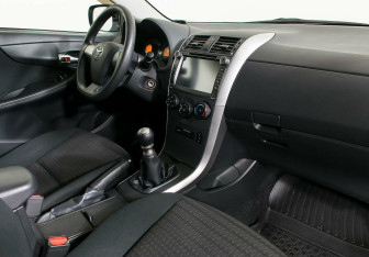 Подержанный автомобиль Toyota Corolla Sedan 2012 года (10 фото)