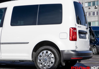 Подержанный автомобиль Volkswagen Caddy Compactvan 2018 года (19 фото)