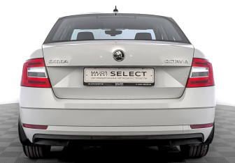 Подержанный автомобиль Skoda Octavia Liftback 2018 года (6 фото)