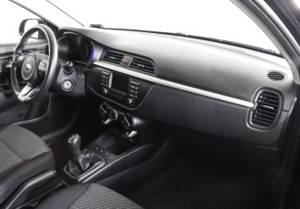 Подержанный автомобиль Kia Rio Sedan 2019 года (10 фото)