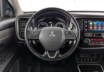 Подержанный автомобиль Mitsubishi Outlander 2019 года (22 фото)