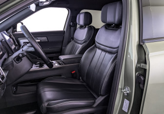 Подержанный автомобиль Jaecoo J7 2024 года (19 фото)