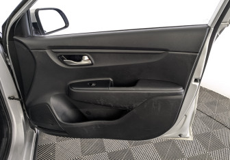 Подержанный автомобиль Kia Rio Hatchback 2021 года (24 фото)