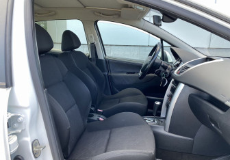 Подержанный автомобиль Peugeot 207 Hatchback 2009 года (17 фото)