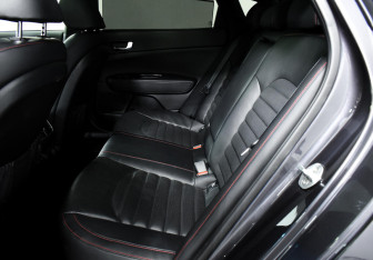 Подержанный автомобиль Kia Optima Sedan 2017 года (15 фото)