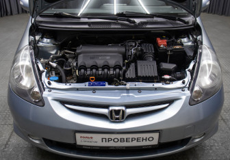 Подержанный автомобиль Honda Jazz 2008 года (9 фото)