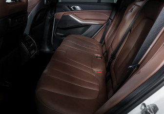 Подержанный автомобиль BMW X5 2022 года (10 фото)