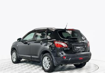 Подержанный автомобиль Nissan Qashqai 2012 года (7 фото)