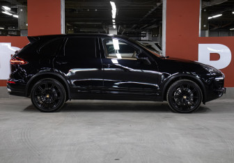 Подержанный автомобиль Porsche Cayenne 2015 года (4 фото)