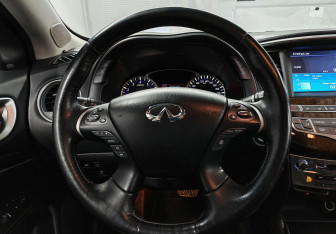 Подержанный автомобиль Infiniti QX60 2017 года (12 фото)