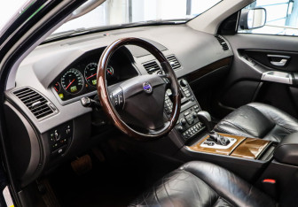 Подержанный автомобиль Volvo XC90 2006 года (7 фото)