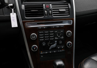 Подержанный автомобиль Volvo XC60 2010 года (19 фото)