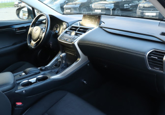 Подержанный автомобиль Lexus NX 2015 года (9 фото)