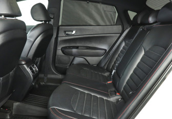 Подержанный автомобиль Kia Optima Sedan 2017 года (10 фото)