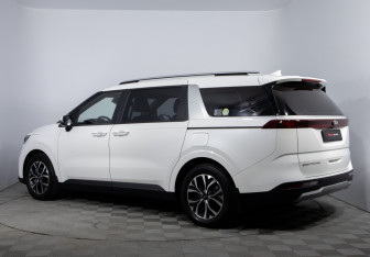 Подержанный автомобиль Kia Carnival 2021 года (7 фото)