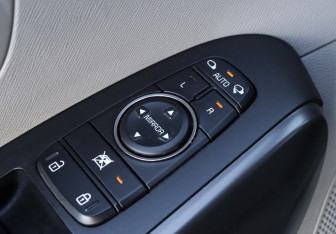 Подержанный автомобиль Kia Carnival 2019 года (18 фото)