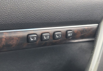 Подержанный автомобиль Toyota Land Cruiser Suv 2012 года (21 фото)