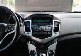 Подержанный автомобиль Chevrolet Cruze Sedan 2012 года (10 фото)