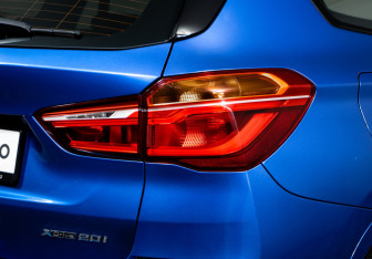 Подержанный автомобиль BMW X1 2018 года (17 фото)