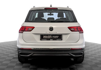 Подержанный автомобиль Volkswagen Tiguan 2021 года (6 фото)