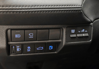 Подержанный автомобиль Toyota Avalon 2022 года (14 фото)