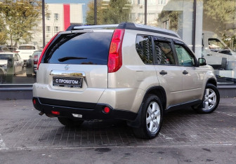 Подержанный автомобиль Nissan X-Trail 2008 года (8 фото)