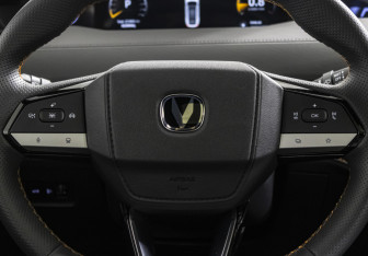 Подержанный автомобиль Changan UNI-V 2024 года (12 фото)