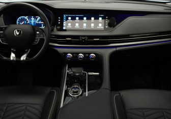 Подержанный автомобиль Changan CS95 2023 года (19 фото)