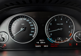 Подержанный автомобиль BMW X5 2015 года (16 фото)