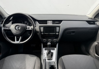 Подержанный автомобиль Skoda Octavia Liftback 2016 года (13 фото)
