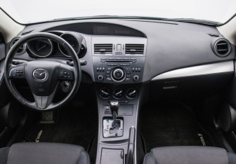Подержанный автомобиль Mazda 3 Sedan 2013 года (13 фото)