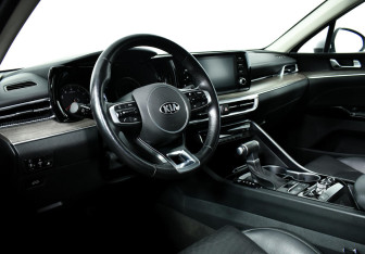 Подержанный автомобиль Kia K5 2020 года (11 фото)