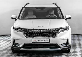 Подержанный автомобиль Kia Carnival 2020 года (2 фото)