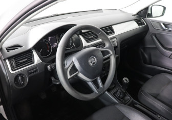 Подержанный автомобиль Skoda Rapid Liftback 2016 года (5 фото)