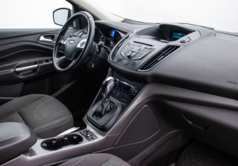 Подержанный автомобиль Ford Kuga 2015 года (10 фото)