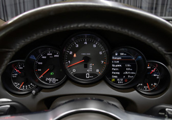 Подержанный автомобиль Porsche Cayenne 2016 года (14 фото)