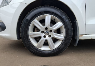 Подержанный автомобиль Volkswagen Polo Sedan 2013 года (9 фото)