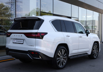 Подержанный автомобиль Lexus LX 2022 года (5 фото)