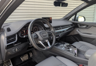 Подержанный автомобиль Audi Q7 2019 года (16 фото)