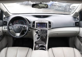 Подержанный автомобиль Toyota Venza 2013 года (12 фото)