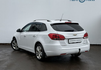 Подержанный автомобиль Chevrolet Cruze Wagon 2014 года (7 фото)