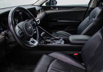 Подержанный автомобиль Kia K5 2020 года (10 фото)