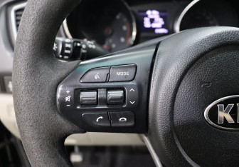 Подержанный автомобиль Kia Carnival 2018 года (14 фото)