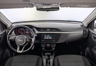 Подержанный автомобиль Kia Rio Hatchback 2021 года (13 фото)