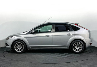 Подержанный автомобиль Ford Focus Hatchback 2009 года (8 фото)