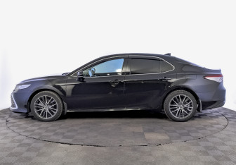Подержанный автомобиль Toyota Camry Sedan 2022 года (8 фото)