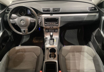 Подержанный автомобиль Volkswagen Passat Sedan 2011 года (10 фото)