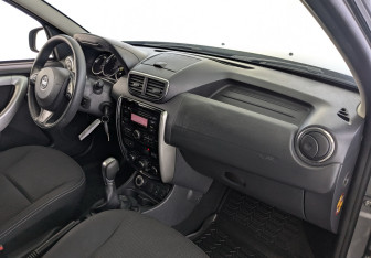 Подержанный автомобиль Nissan Terrano 2017 года (18 фото)