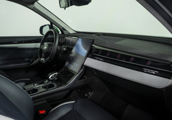 Подержанный автомобиль Geely Atlas 2024 года (13 фото)