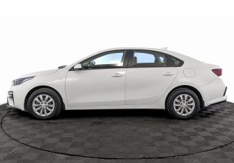 Подержанный автомобиль Kia Cerato Sedan 2019 года (8 фото)
